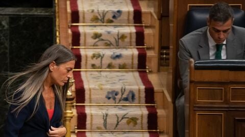 Imagen de archivo de Miriam Nogueras y Pedro S&aacute;nchez en el Congreso