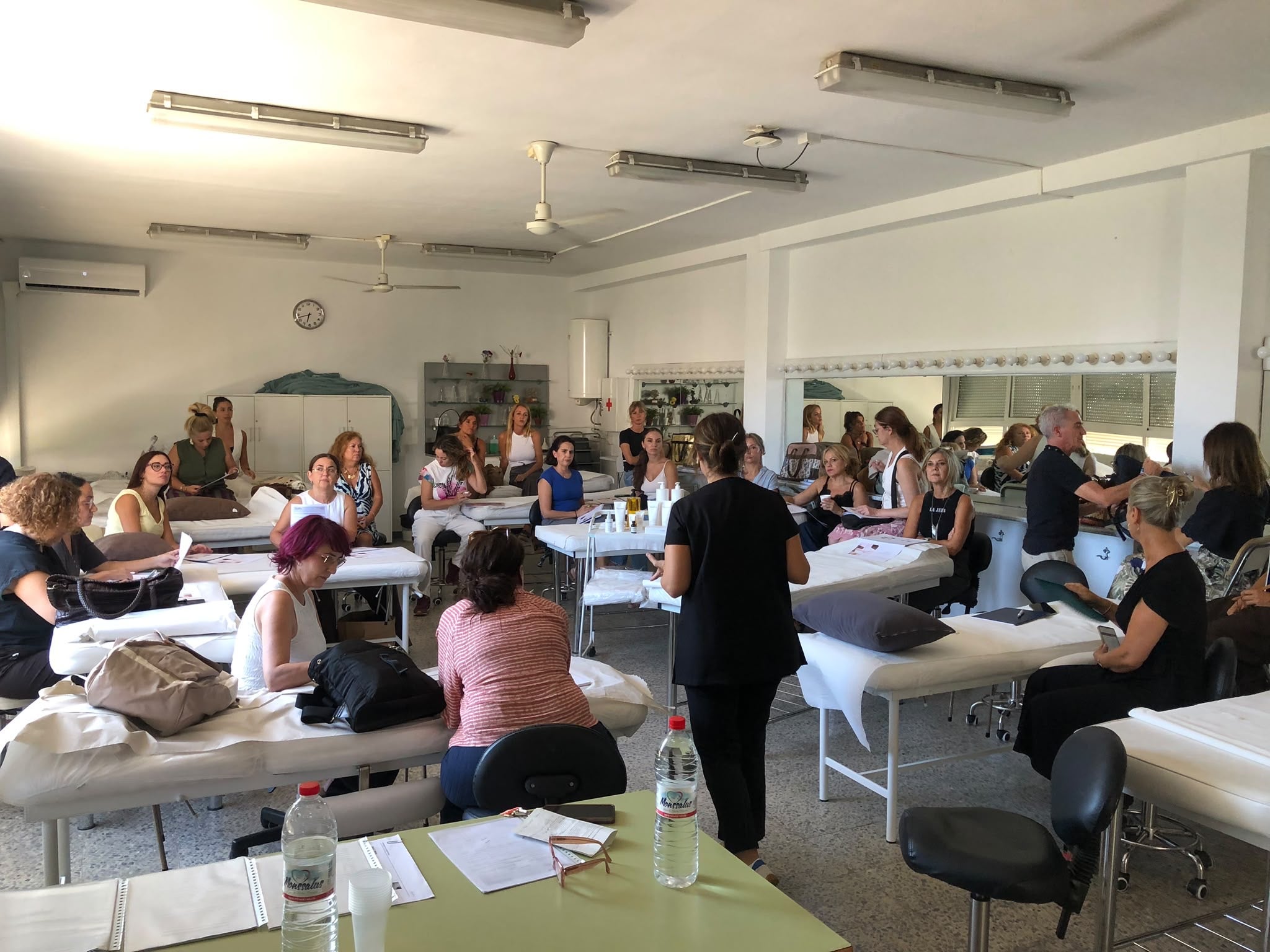 Tres centros de Formación Profesional de Málaga incorporan el módulo de Estética Oncológica en sus aulas Tres centros de Formación Profesional de Málaga incorporan el módulo de Estética Oncológica en sus aulas
