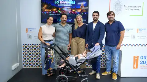 Granada apagará la luz en el Patio del Ayuntamiento para iluminar con pulseras a las Unidades de Hospitalización a Domicilio Granada apagará la luz en el Patio del Ayuntamiento para iluminar con pulseras a las Unidades de Hospitalización a Domicilio