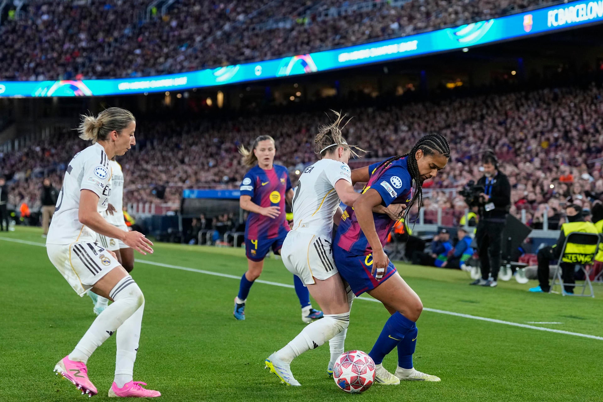 El Barça - Real Madrid femenino se jugará finalmente a las 19:00 horas debido al temporal de lluvias en Cataluña El Barça - Real Madrid femenino se jugará finalmente a las 19:00 horas debido al temporal de lluvias en Cataluña