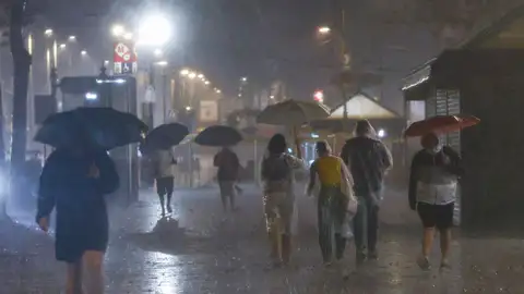 Aspecto de las calles del centro de Barcelona, afectado por intensas lluvias. Aspecto de las calles del centro de Barcelona, afectado por intensas lluvias.