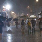 Aspecto de las calles del centro de Barcelona, afectado por intensas lluvias.