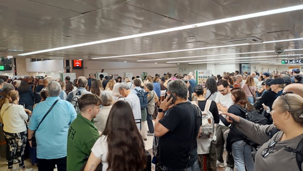 El caos informatiu a l'estació de Sants de Barcelona