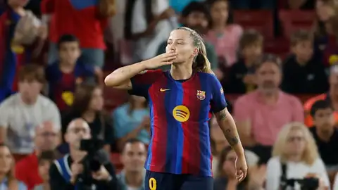 Claudia Pina celebra uno de los cuatro goles que ha anotado ante el Real Madrid Claudia Pina celebra uno de los cuatro goles que ha anotado ante el Real Madrid