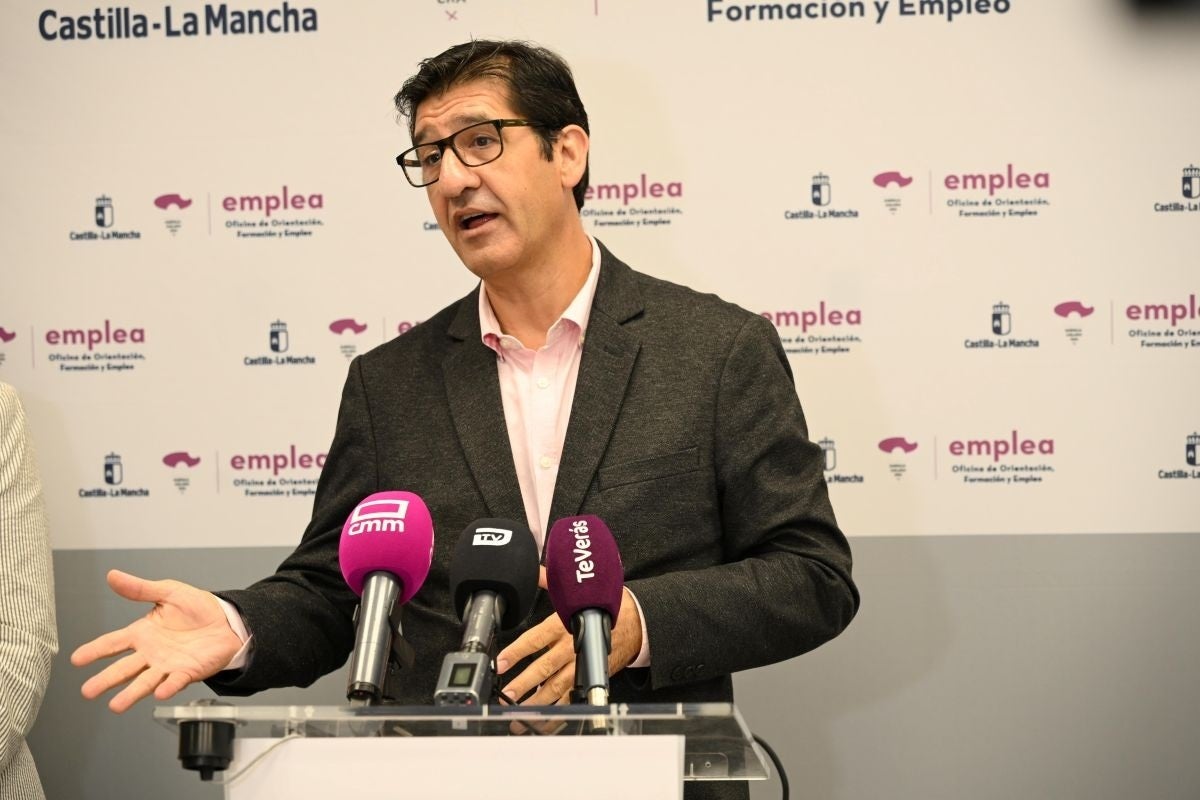 El vicepresidente de Castilla-La Mancha reclama elecciones: "La respuesta a la frustración ciudadana no puede esperar unos meses" El vicepresidente de Castilla-La Mancha reclama elecciones: "La respuesta a la frustración ciudadana no puede esperar unos meses"