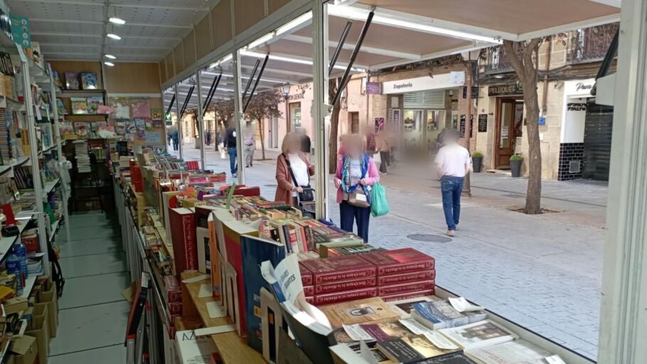 Caseta de la Feria del Libro Antiguo y de Ocasi&oacute;n de Alcal&aacute; de Henares