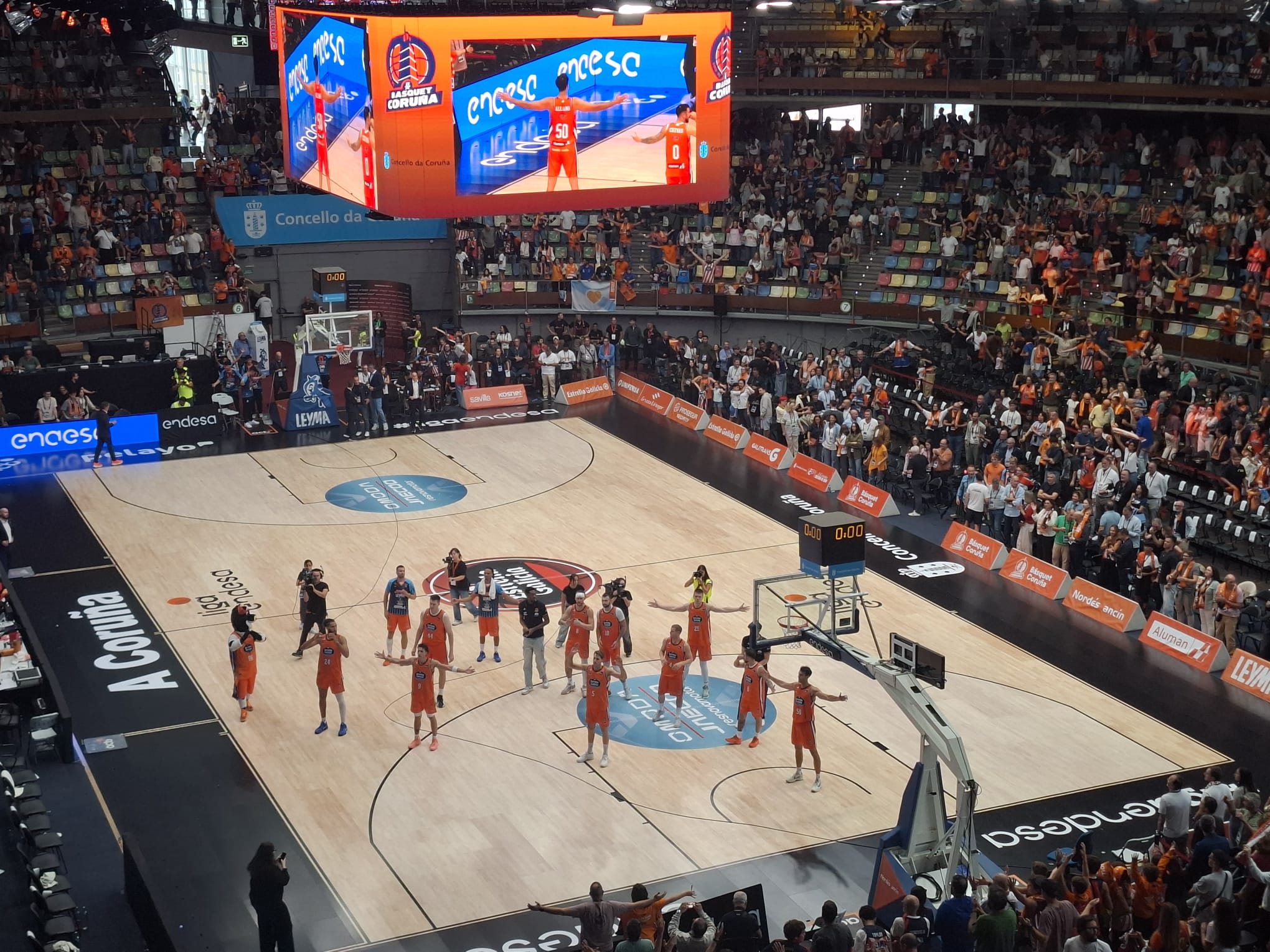 Los jugadores del Leyma Basquet Coruña celebrando la victoria ante el Surne Bilbao Los jugadores del Leyma Basquet Coruña celebrando la victoria ante el Surne Bilbao