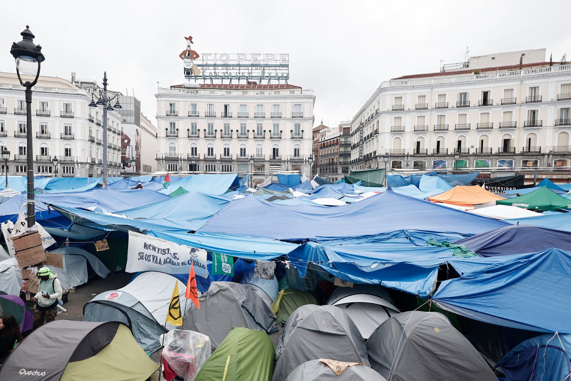 Por qué la Justicia no permite desalojar de momento la acampada de Sol: las razones del tribunal Por qué la Justicia no permite desalojar de momento la acampada de Sol: las razones del tribunal
