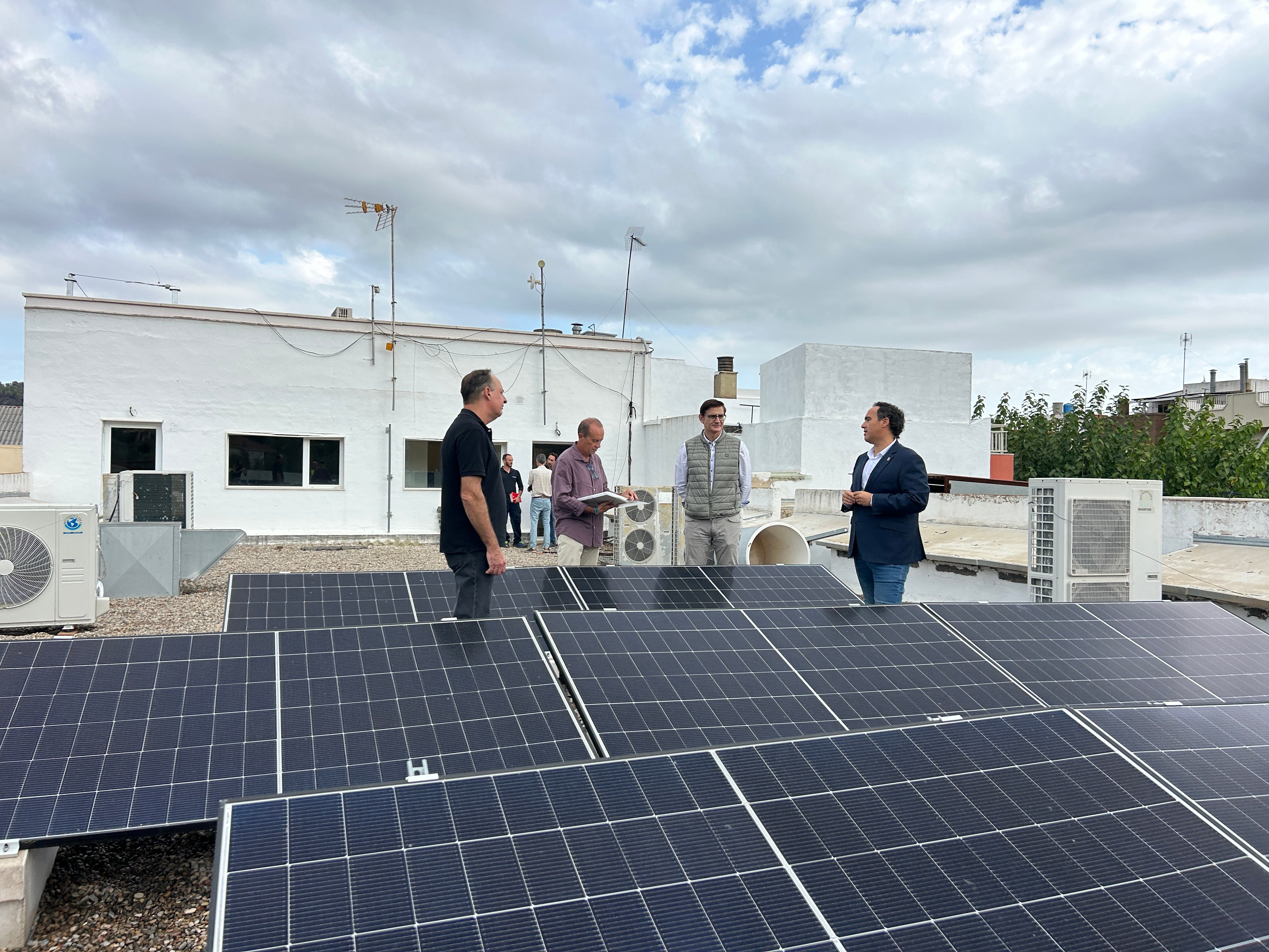 Castellón instalará placas fotovoltaicas en 60 municipios para reducir el gasto energético Castellón instalará placas fotovoltaicas en 60 municipios para reducir el gasto energético
