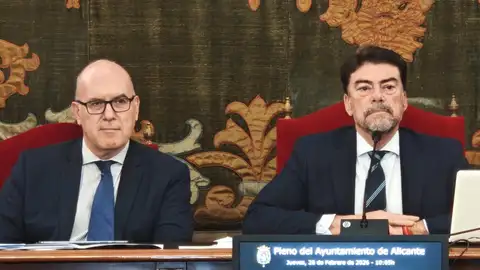 Manuel Villar y Luis Barcala durante un pleno Manuel Villar y Luis Barcala durante un pleno