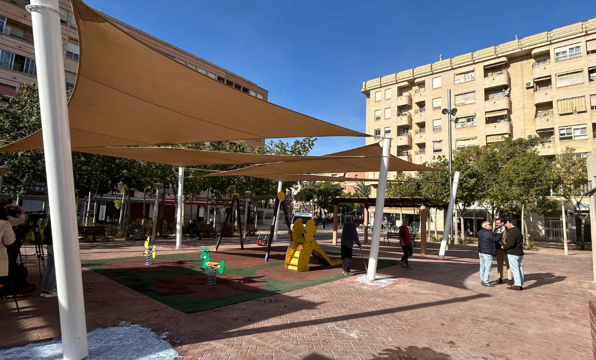 El Ayuntamiento de Elche contrata por 180.000 euros la instalación de toldos vela en nueve colegios El Ayuntamiento de Elche contrata por 180.000 euros la instalación de toldos vela en nueve colegios