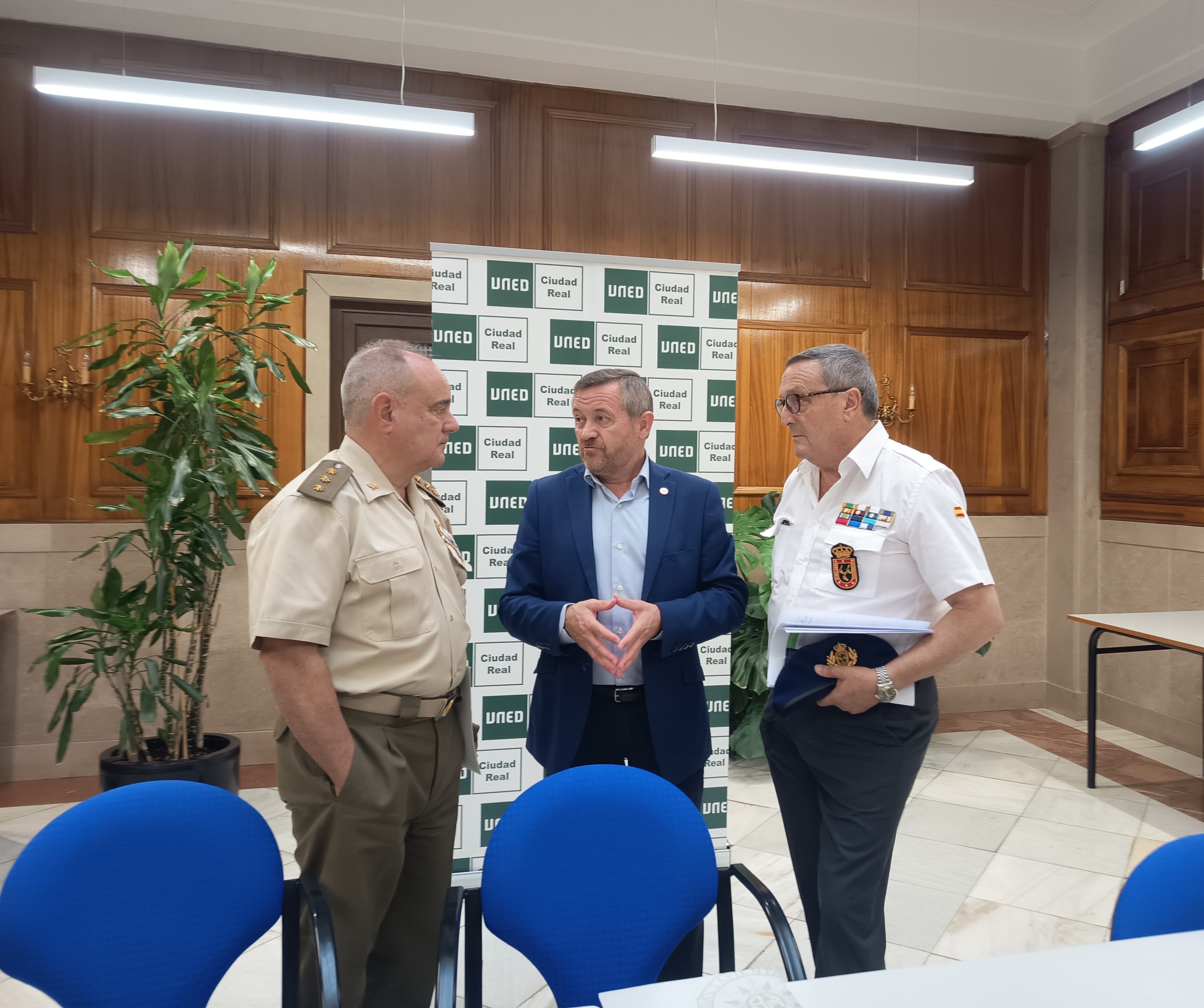 Empiezan en la UNED de Valdepeñas los cursos 'Experto en Seguridad y Defensa' e 'Iniciación a los Servicios de Inteligencia' Empiezan en la UNED de Valdepeñas los cursos 'Experto en Seguridad y Defensa' e 'Iniciación a los Servicios de Inteligencia'