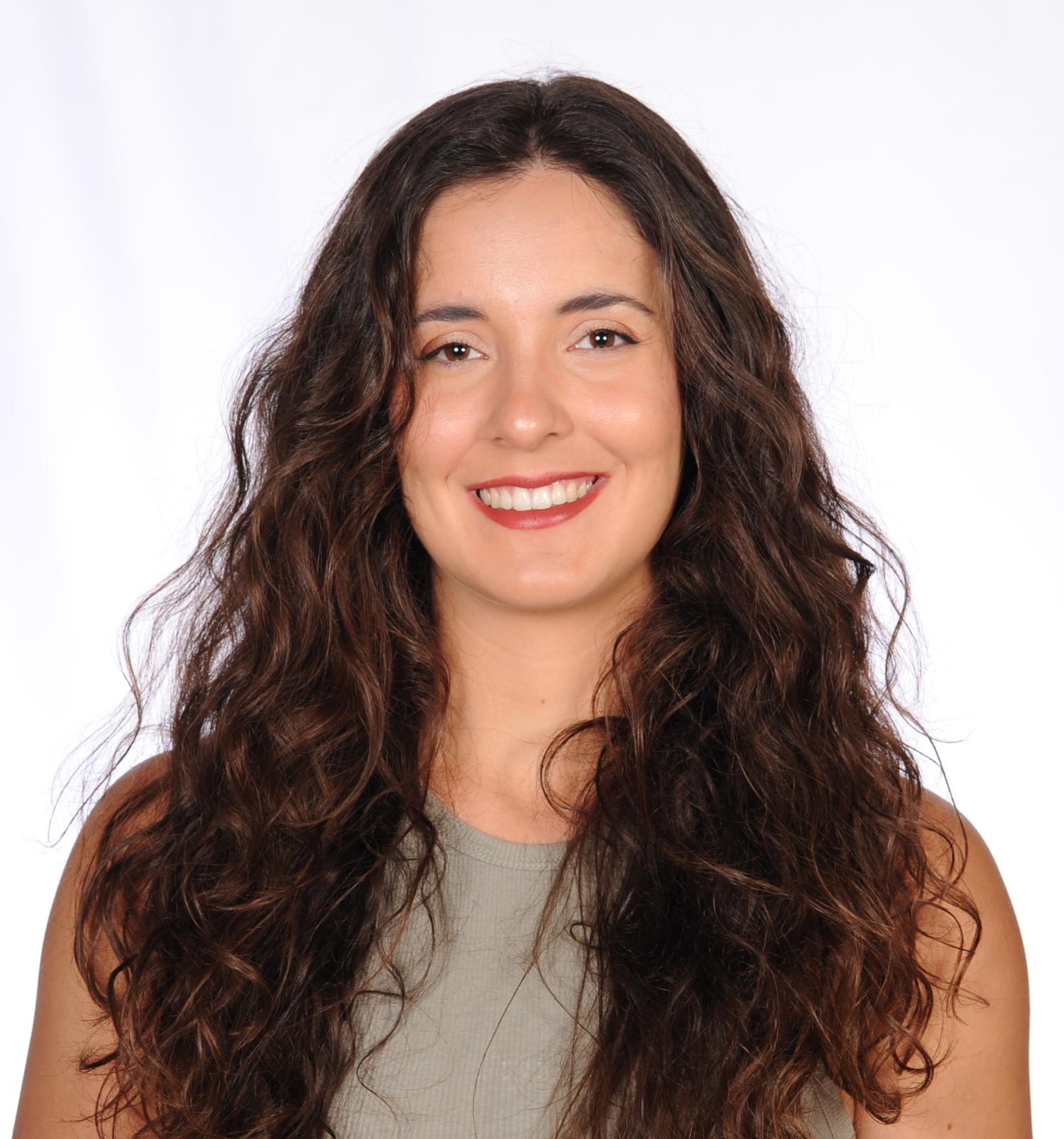 Adriana Serra: "Los primeros pobladores de Ibiza sabían de agricultura y ganadería y tenían una alimentación a base de cereales y ovejas y cabras" Adriana Serra: "Los primeros pobladores de Ibiza sabían de agricultura y ganadería y tenían una alimentación a base de cereales y ovejas y cabras"