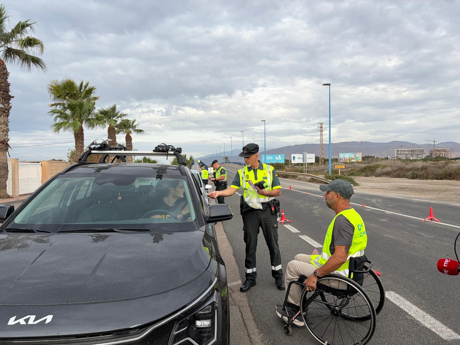 Evitar las distracciones al volante, objetivo de la campaña de vigilancia de la DGT que se desarrolla hasta el domingo Evitar las distracciones al volante, objetivo de la campaña de vigilancia de la DGT que se desarrolla hasta el domingo