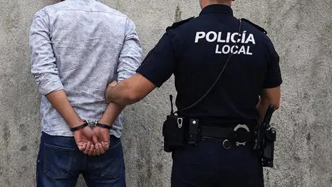 Dos detenidos en Sueca el fin de semana por violencia de género y molestias en la vía pública Dos detenidos en Sueca el fin de semana por violencia de género y molestias en la vía pública