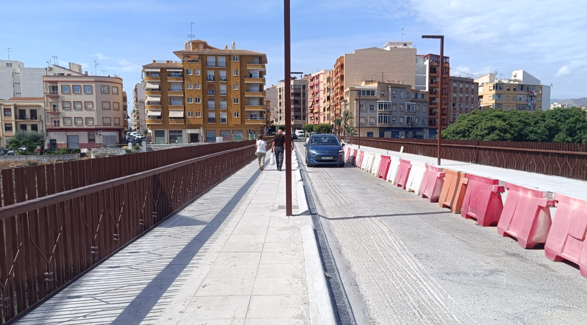 El puente sobre el río Amadorio de Villajoyosa quedará abierto al tráfico esta semana El puente sobre el río Amadorio de Villajoyosa quedará abierto al tráfico esta semana