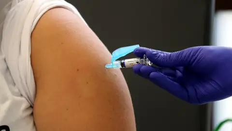 Comença la campanya de vacunació de la grip i la covid Comença la campanya de vacunació de la grip i la covid