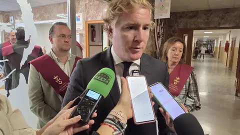 El alcalde de Badajoz ve el adelanto un paso que Sánchez "tenía que dar" ante el "fracaso" de sus políticas El alcalde de Badajoz ve el adelanto un paso que Sánchez "tenía que dar" ante el "fracaso" de sus políticas