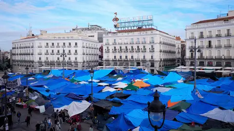 Acampada de la Puerta del Sol Acampada de la Puerta del Sol / EFE/ Borja Sanchez-trillo