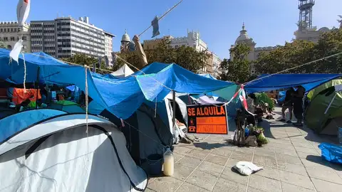 En la acampada participan 300 tiendas de campaña y unas 600 personas. En la acampada participan 300 tiendas de campaña y unas 600 personas.