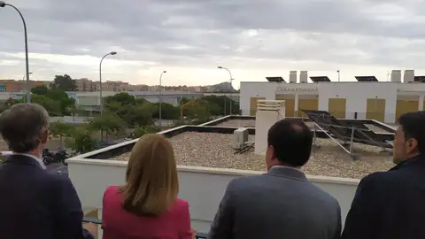 El president Juanfran Pérez Llorca y la consellera de Vivienda, Susana Camarero, observan las viviendas El president Juanfran Pérez Llorca y la consellera de Vivienda, Susana Camarero, observan las viviendas