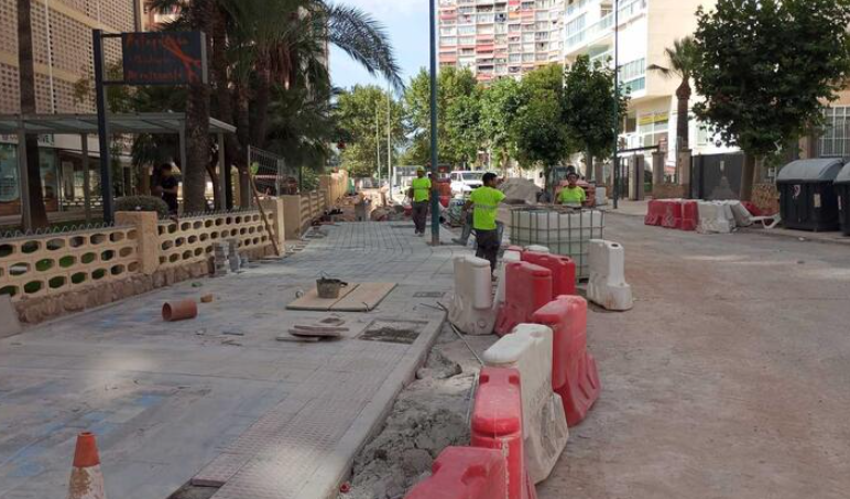 Benidorm cortará el agua mañana en la avenida Montecarlo para culminar la renovación de la red Benidorm cortará el agua mañana en la avenida Montecarlo para culminar la renovación de la red