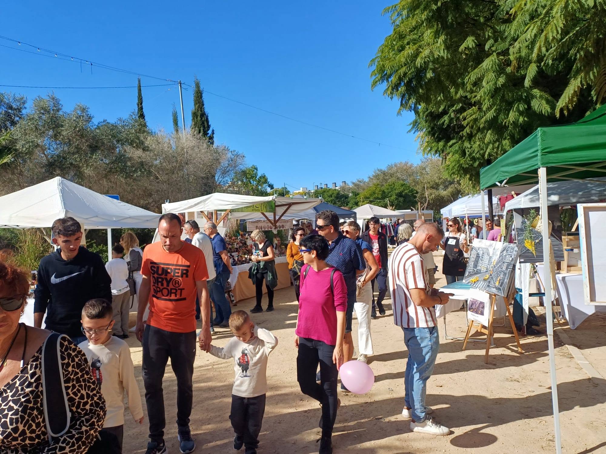 Este domingo vuelve BeniArte. Ven a disfrutar del encuentro artesanal solidario en el Parque Cañada Marsá de Benijófar Este domingo vuelve BeniArte. Ven a disfrutar del encuentro artesanal solidario en el Parque Cañada Marsá de Benijófar