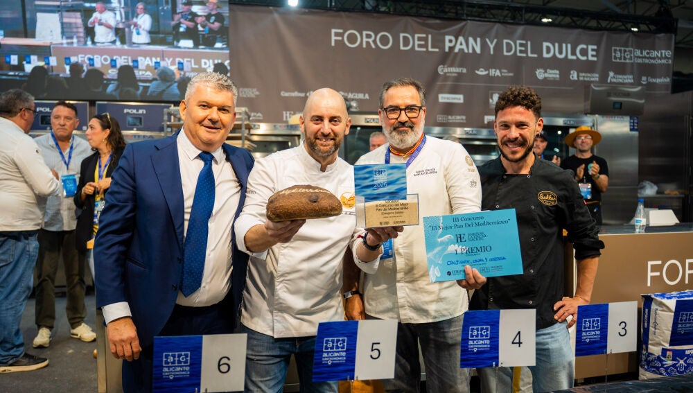 José Manuel Marcos con 'Crujiente' gana el premio a Mejor Pan del Mediterráneo y el Concurso de Monas y Toñas en Alicante Gastronómica 