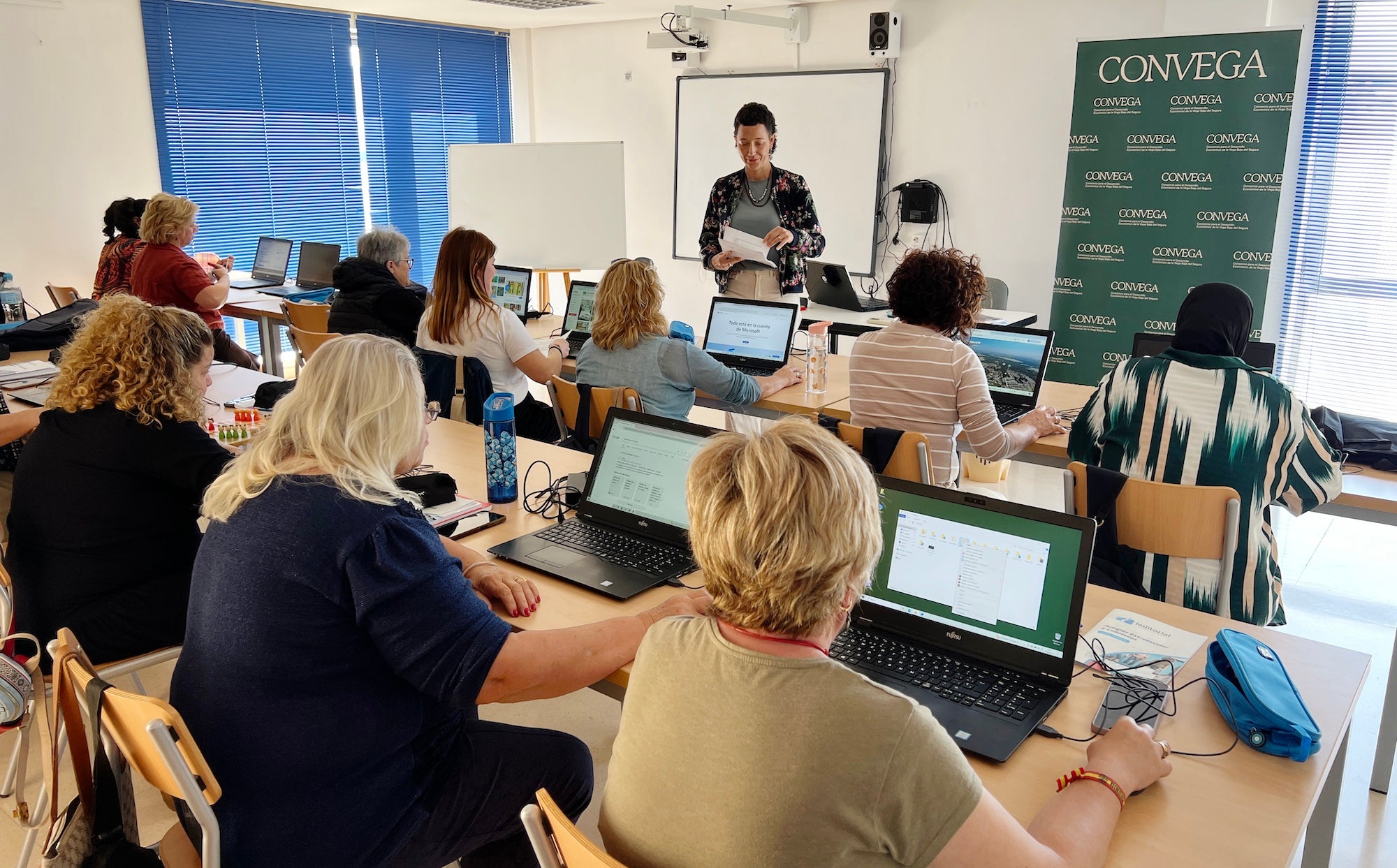 CONVEGA impulsa un programa para mejorar la empleabilidad de 100 mujeres de la comarca CONVEGA impulsa un programa para mejorar la empleabilidad de 100 mujeres de la comarca