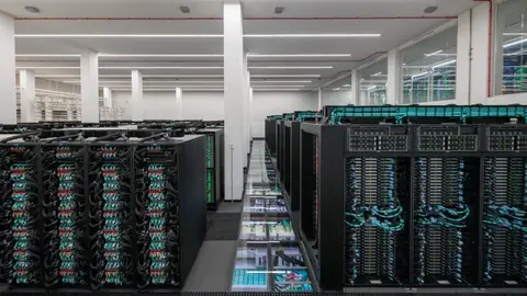 Azcón rechaza la regulación de los centros de datos que impulsa el Gobierno de España Azcón rechaza la regulación de los centros de datos que impulsa el Gobierno de España