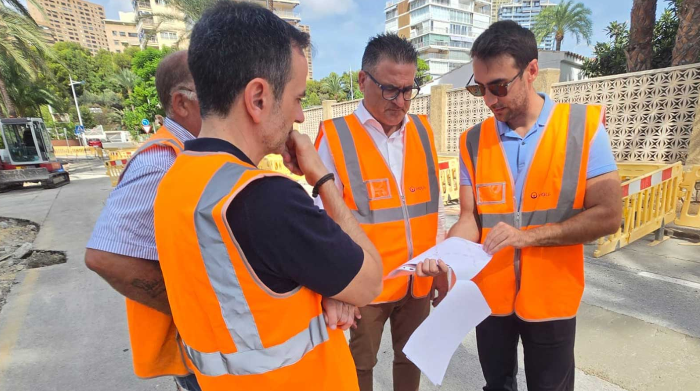 Benidorm invierte más de 260.000 euros en la renovación de infraestructuras hidráulicas en la calle Vinaroz Benidorm invierte más de 260.000 euros en la renovación de infraestructuras hidráulicas en la calle Vinaroz
