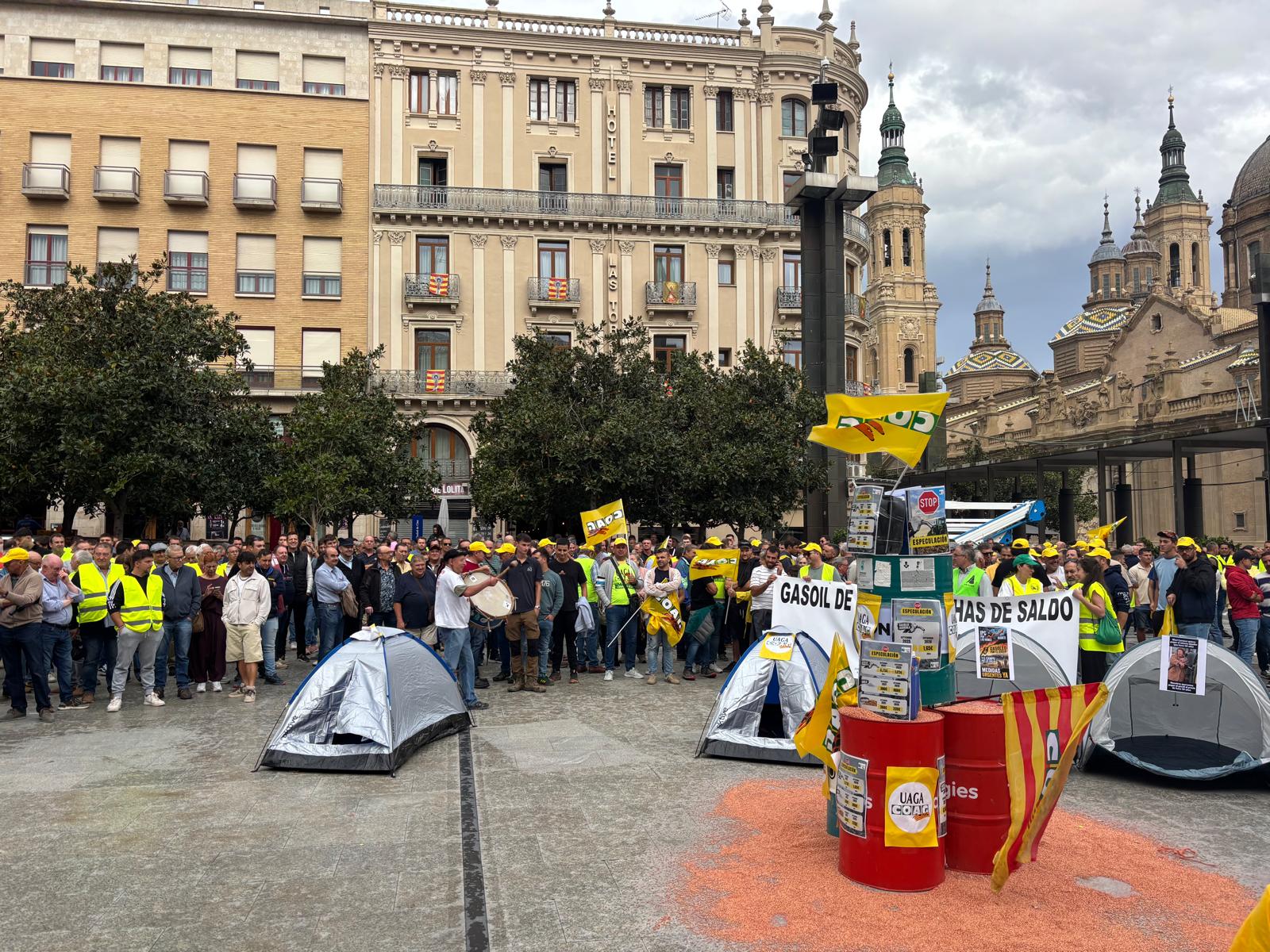 Los agricultores protestan en Zaragoza por el precio del gasoil Los agricultores protestan en Zaragoza por el precio del gasoil