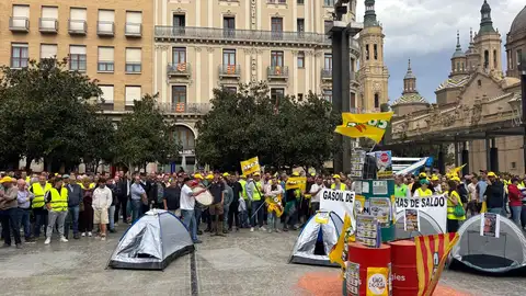 Los agricultores protestan en Zaragoza por el precio del gasoil Protesta de las organizaciones agrarias en Zaragoza