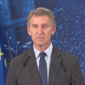 Feijóo insiste en las dudas sobre el voto por correo: "Confío en los carteros, pero no en los directivos"