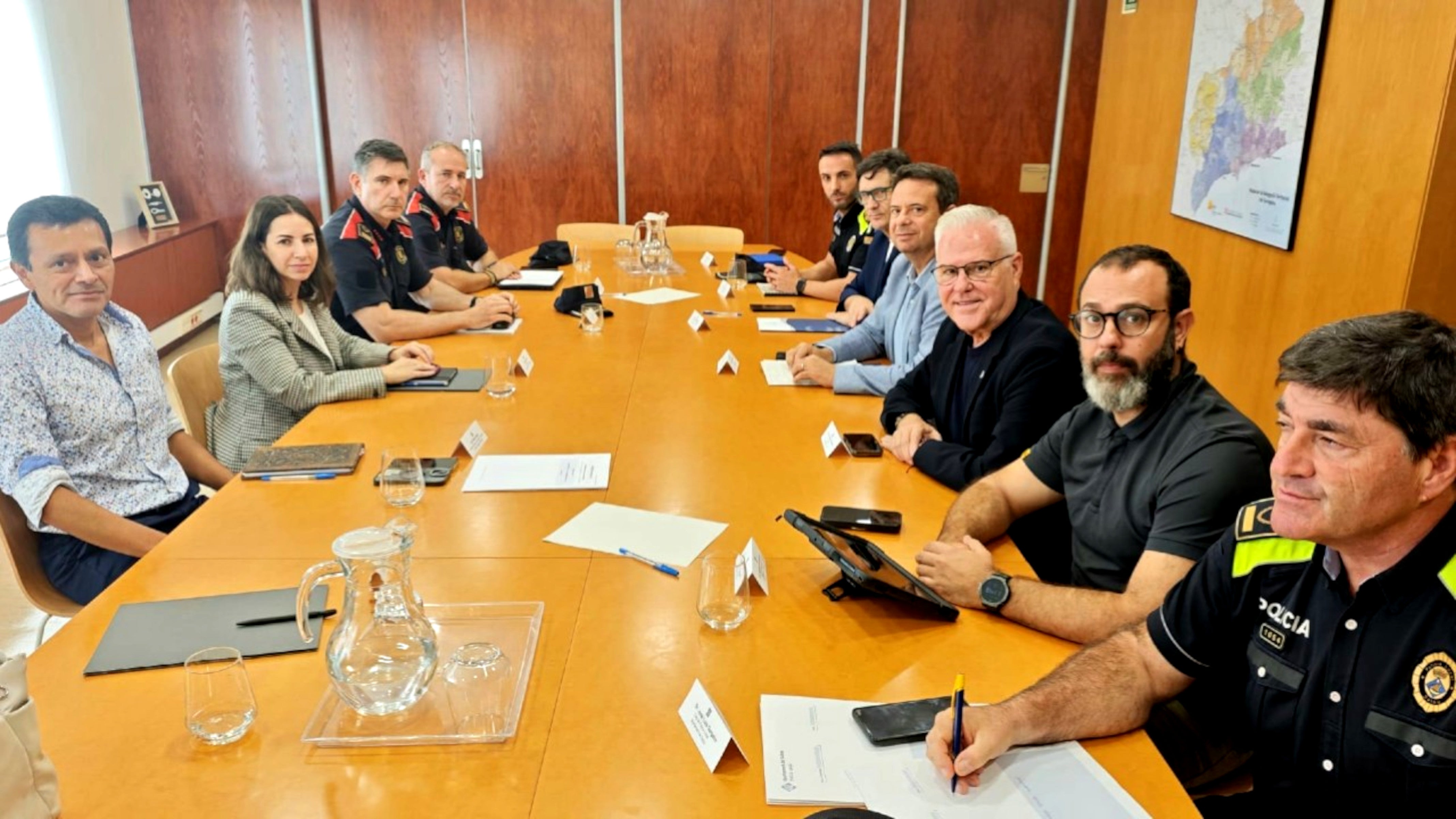 Cambrils, Salou i el Govern impulsen un grup de treball per combatre el top manta Cambrils, Salou i el Govern impulsen un grup de treball per combatre el top manta