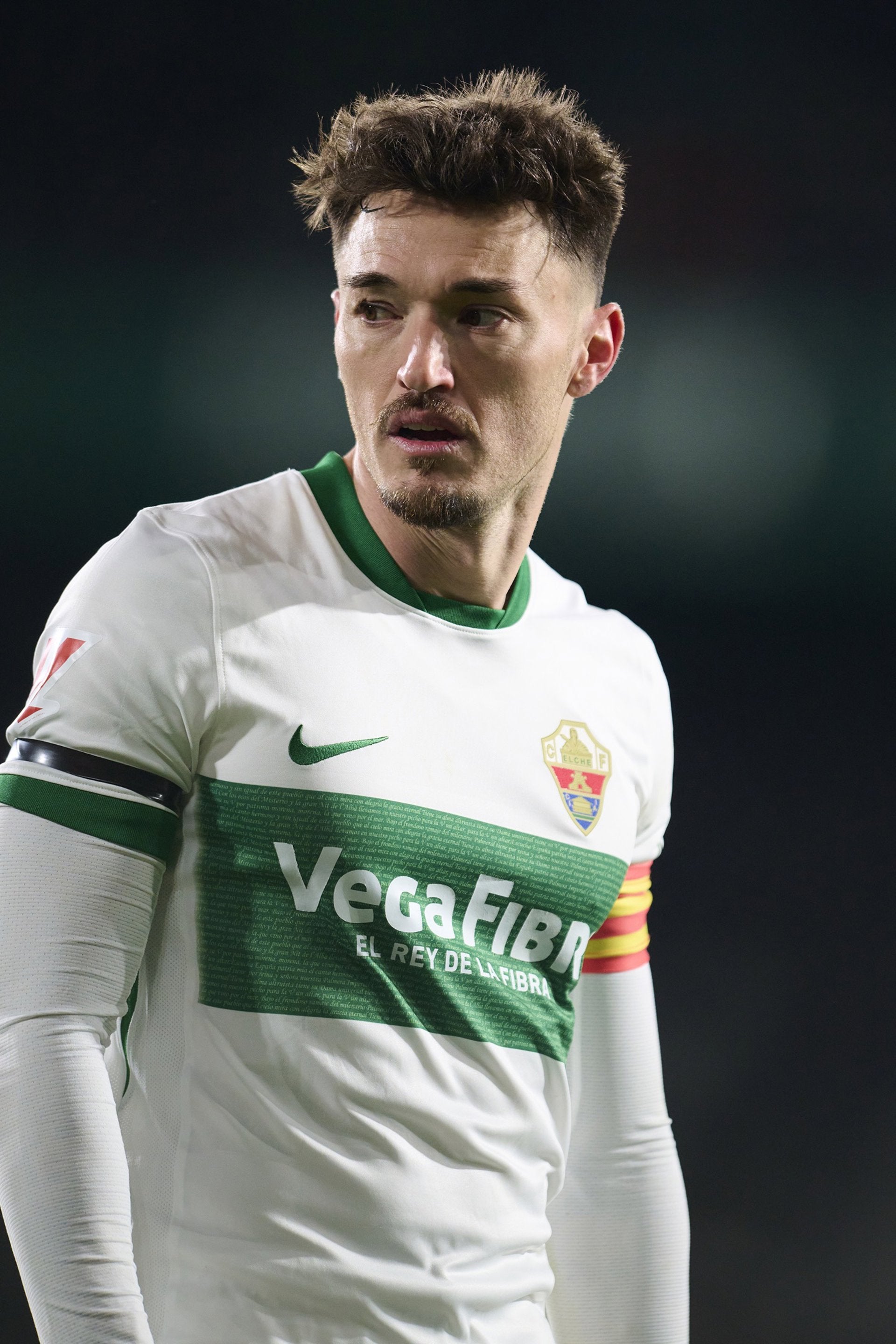 Josan Ferrández, jugador del Elche CF, es detenido por presuntos malos tratos, pero junto a su mujer niega que exista procedimiento contra él Josan Ferrández, jugador del Elche CF, es detenido por presuntos malos tratos, pero junto a su mujer niega que exista procedimiento contra él