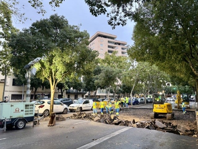 Emaya trabaja en reabrir "parcialmente" el tráfico en la Avda. Gabriel Alomar de Palma "a primera hora" de la tarde de este miércoles Emaya trabaja en reabrir "parcialmente" el tráfico en la Avda. Gabriel Alomar de Palma "a primera hora" de la tarde de este miércoles