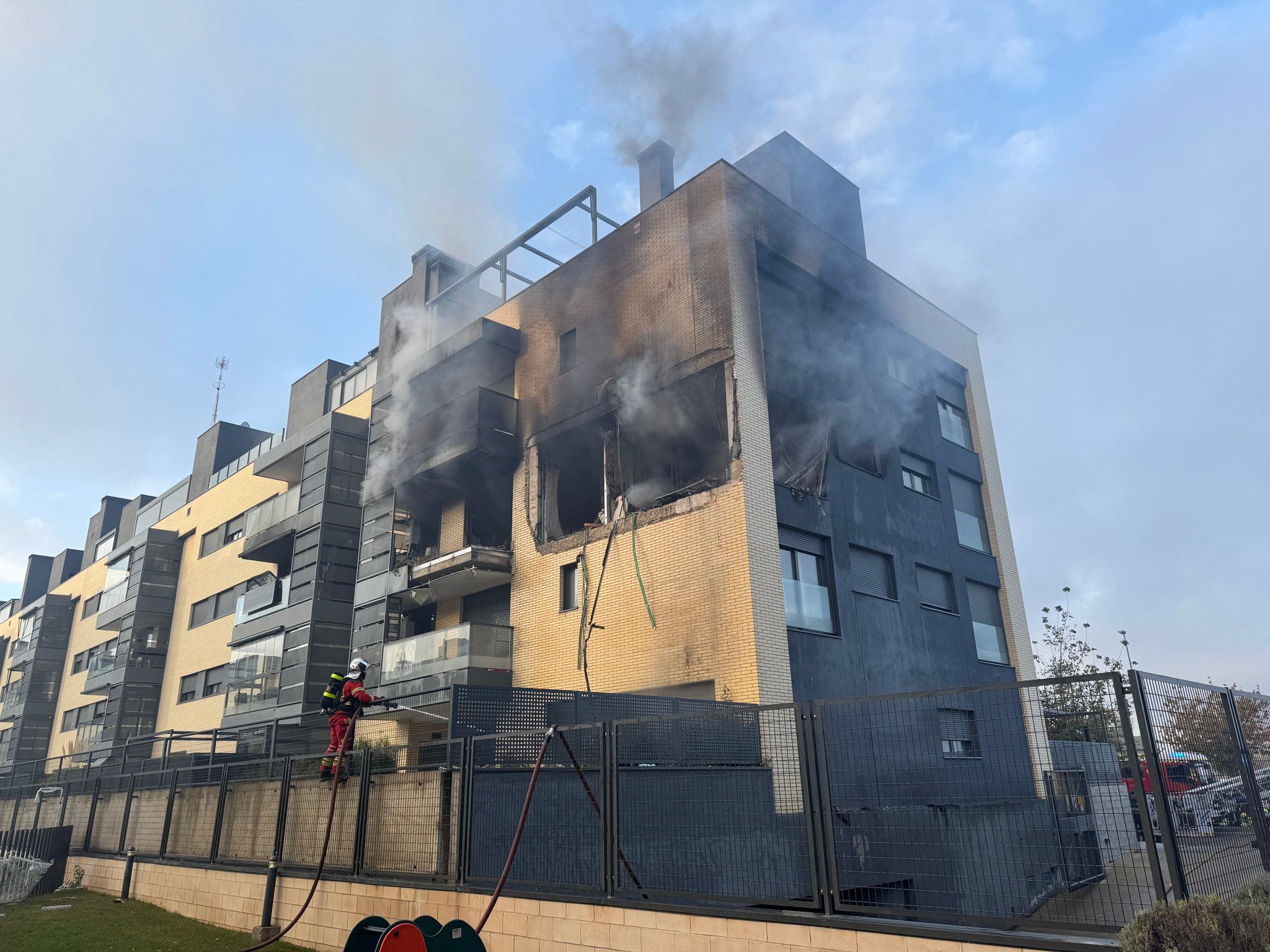 Imagen tras la explosión en una vivienda de Valdemoro. Imagen tras la explosión en una vivienda de Valdemoro.