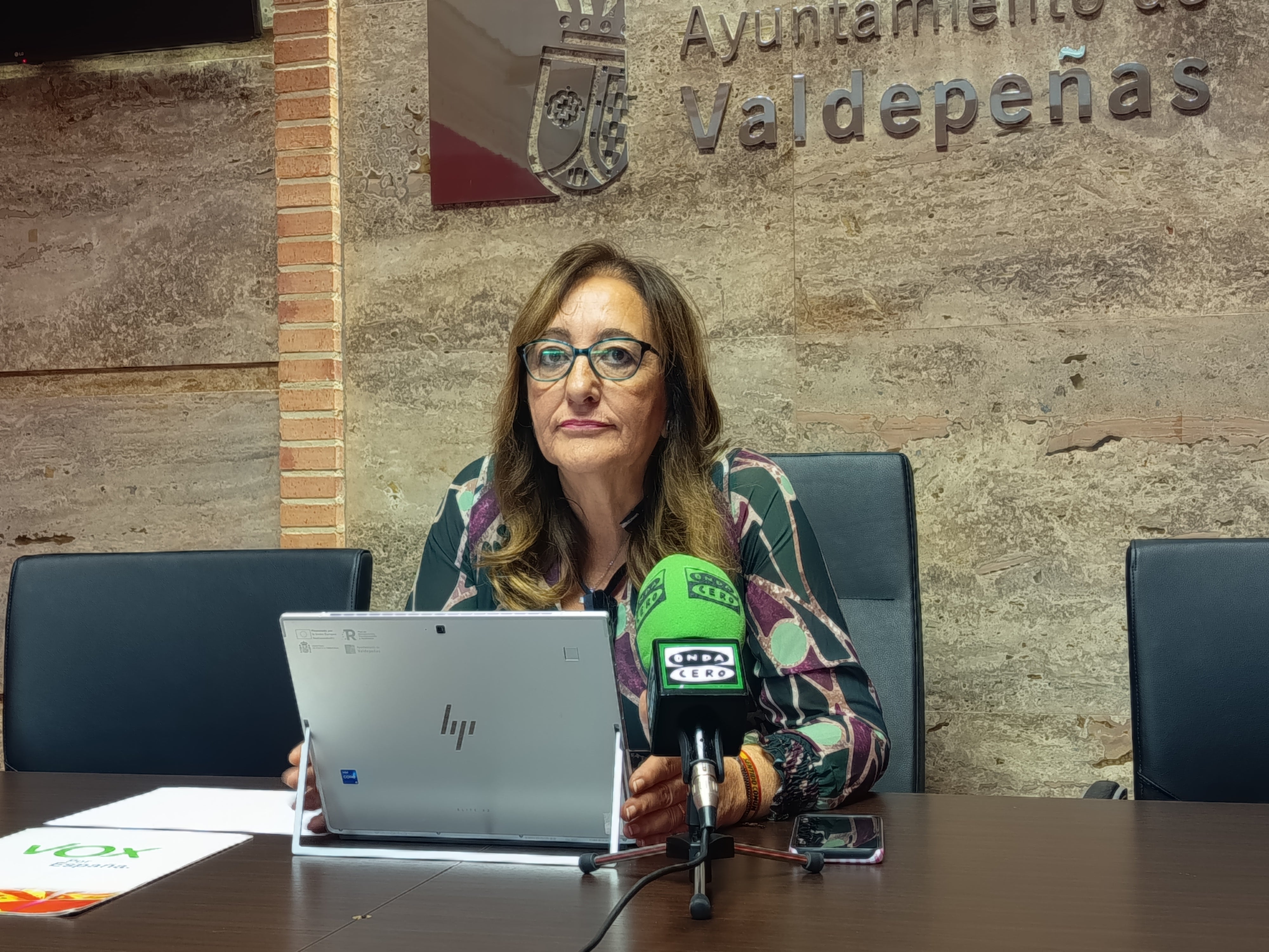 La portavoz de Vox afirma que no aceptará más insultos ni descalificaciones personales del alcalde de Valdepeñas La portavoz de Vox afirma que no aceptará más insultos ni descalificaciones personales del alcalde de Valdepeñas