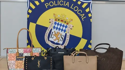 Intervenidos en Nules varios bolsos presuntamente falsificados durante la Feria de Ganadería y Maquinaria Agrícola Intervenidos en Nules varios bolsos presuntamente falsificados durante la Feria de Ganadería y Maquinaria Agrícola
