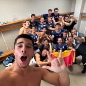 El Club Balonmano Mare Nostrum de Torrevieja celebra la victoria El Club Balonmano Mare Nostrum de Torrevieja celebra la victoria