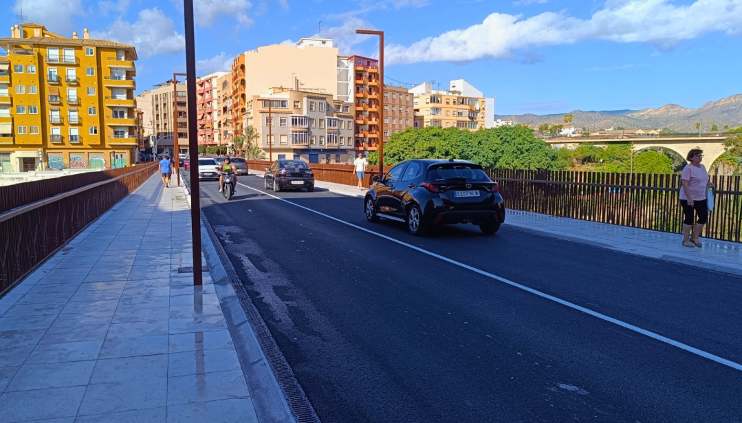 El puente sobre el río Amadorio de Villajoyosa reabre al tráfico en ambos sentidos El puente sobre el río Amadorio de Villajoyosa reabre al tráfico en ambos sentidos