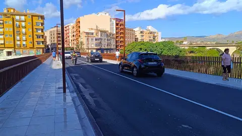 El puente sobre el río Amadorio de Villajoyosa reabre al tráfico en ambos sentidos El puente sobre el río Amadorio de Villajoyosa reabre al tráfico en ambos sentidos