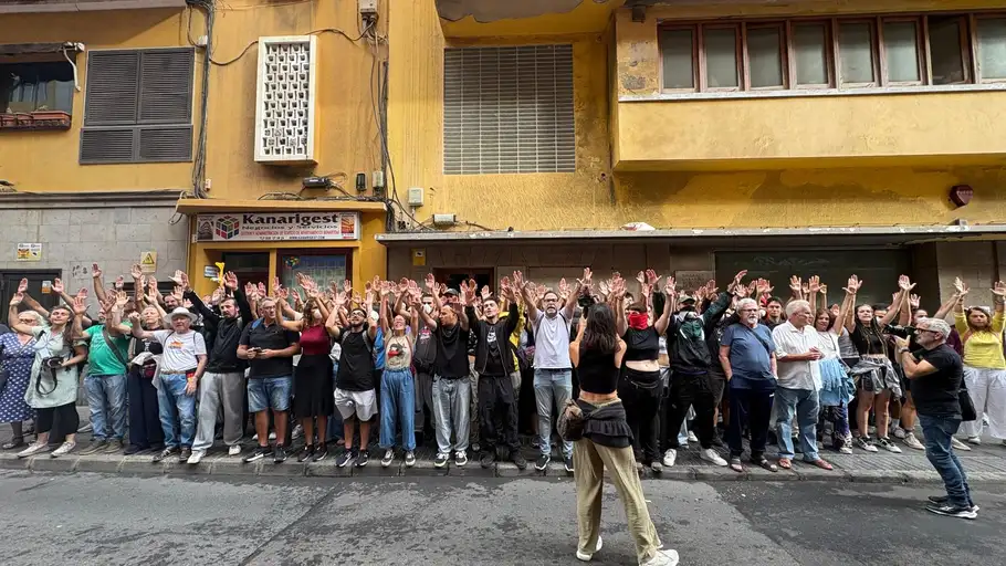 Movilización de Derecho al Techo para paralizar 8 desahucios en Las Palmas de Gran Canaria Movilización de Derecho al Techo para paralizar 8 desahucios en Las Palmas de Gran Canaria