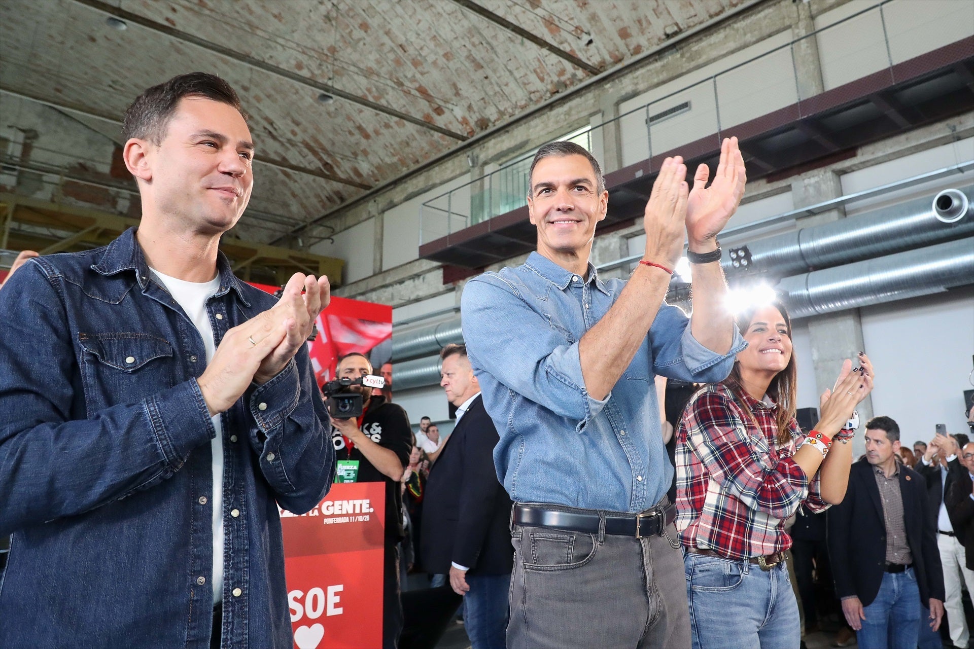 El PSOE de León compara a Sánchez con Tom Cruise en 'Misión Imposible': "Pedro, al final siempre ganas" El PSOE de León compara a Sánchez con Tom Cruise en 'Misión Imposible': "Pedro, al final siempre ganas"