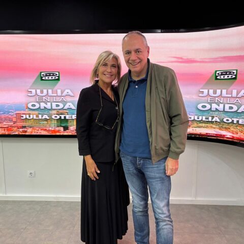 Julia Otero y Pepe Colubi en Julia en la onda
