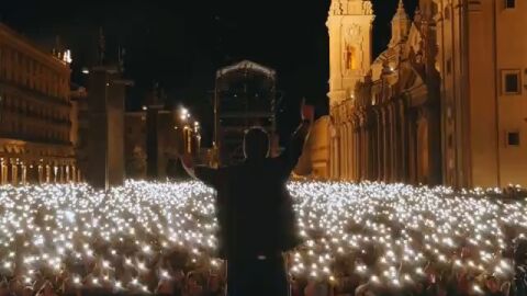 Antonio Orozco canta 'Te juro que no hay un segundo que no piense en ti' en Zaragoza