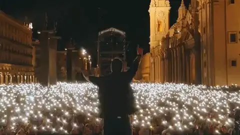 Antonio Orozco canta 'Te juro que no hay un segundo que no piense en ti' en Zaragoza Antonio Orozco canta 'Te juro que no hay un segundo que no piense en ti' en Zaragoza