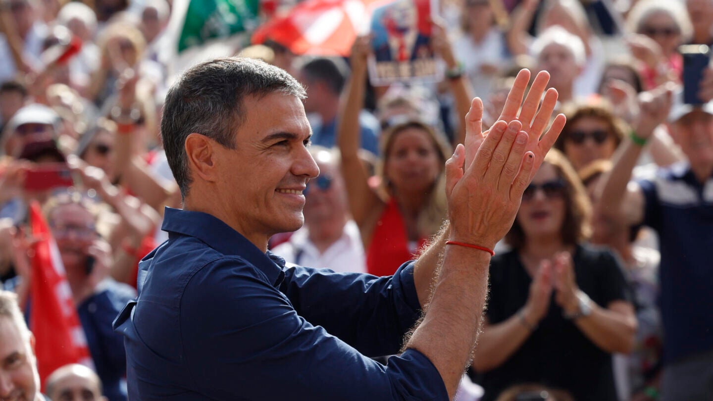 El presidente del Gobierno, Pedro S&aacute;nchez, en el acto de precampa&ntilde;a en Le&oacute;n