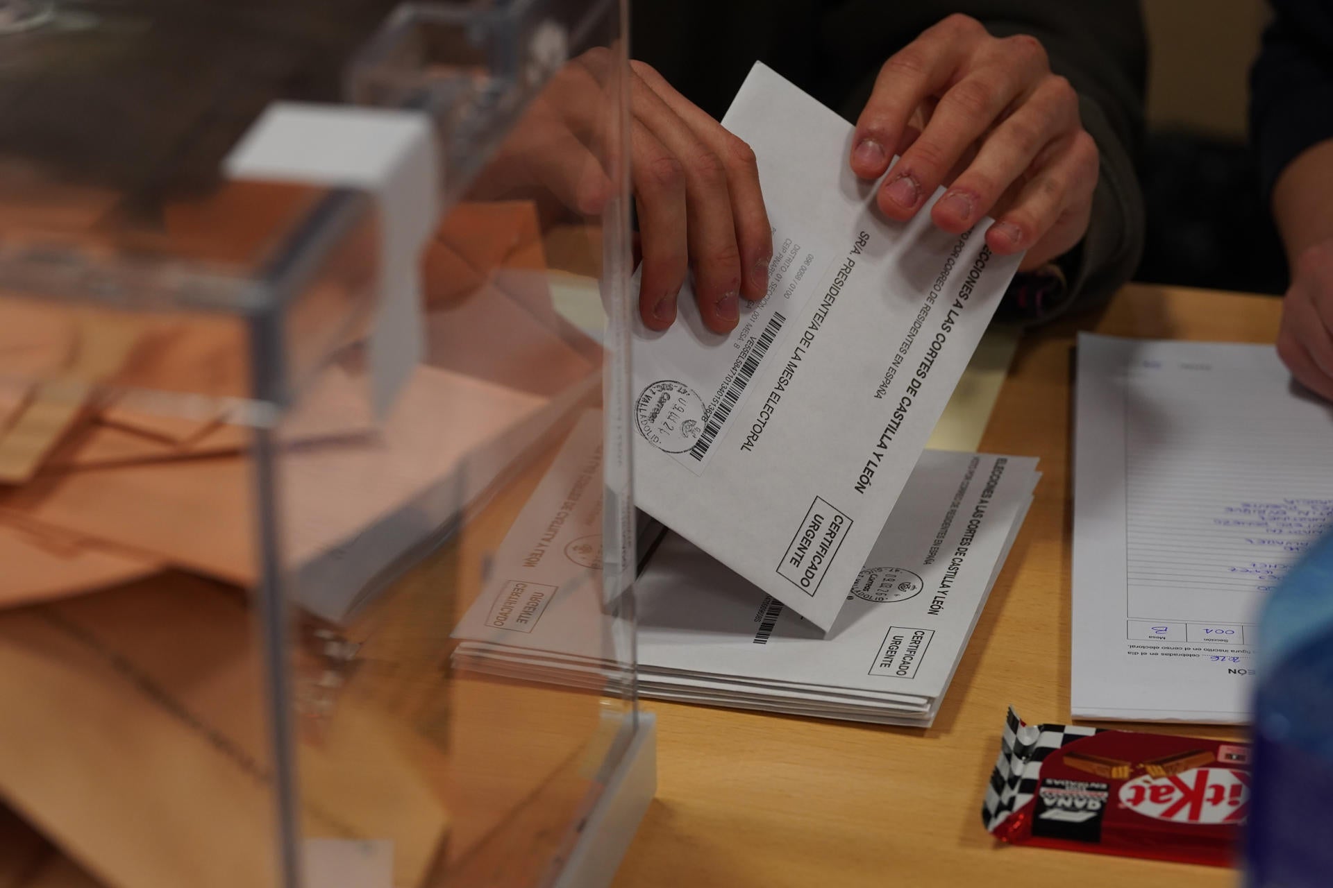 Estoy de baja laboral, ¿pueden llamarme igualmente a la mesa electoral para las elecciones generales del 29N? Estoy de baja laboral, ¿pueden llamarme igualmente a la mesa electoral para las elecciones generales del 29N?